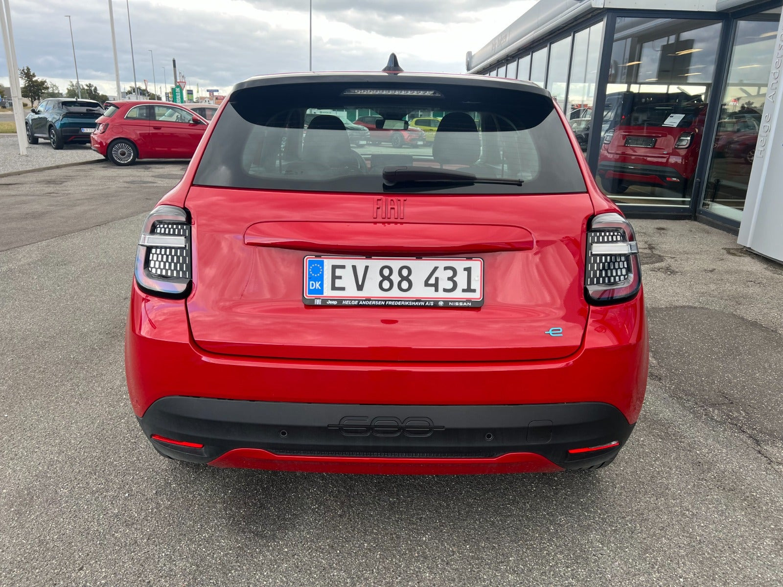 Rød Fiat 600e fra 2024