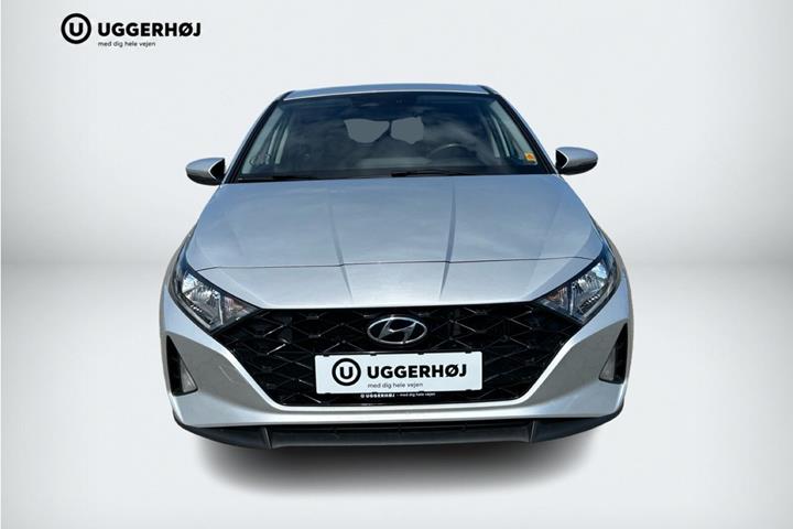 Grå Hyundai i20 fra 2022