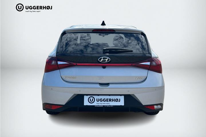 Grå Hyundai i20 fra 2022