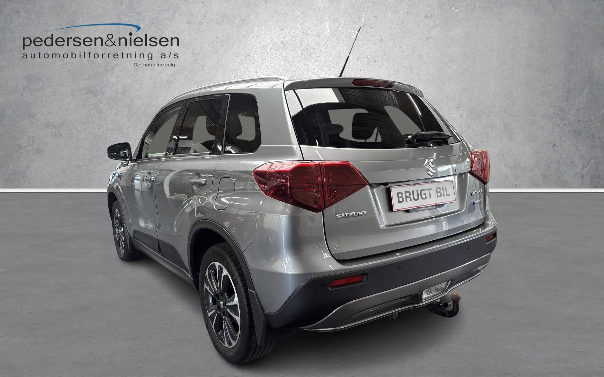 Grå Suzuki Vitara fra 2021