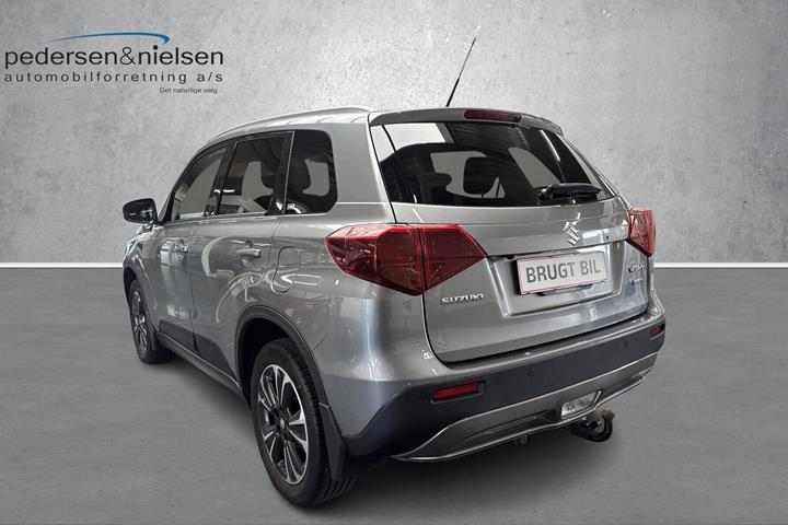 Grå Suzuki Vitara fra 2021