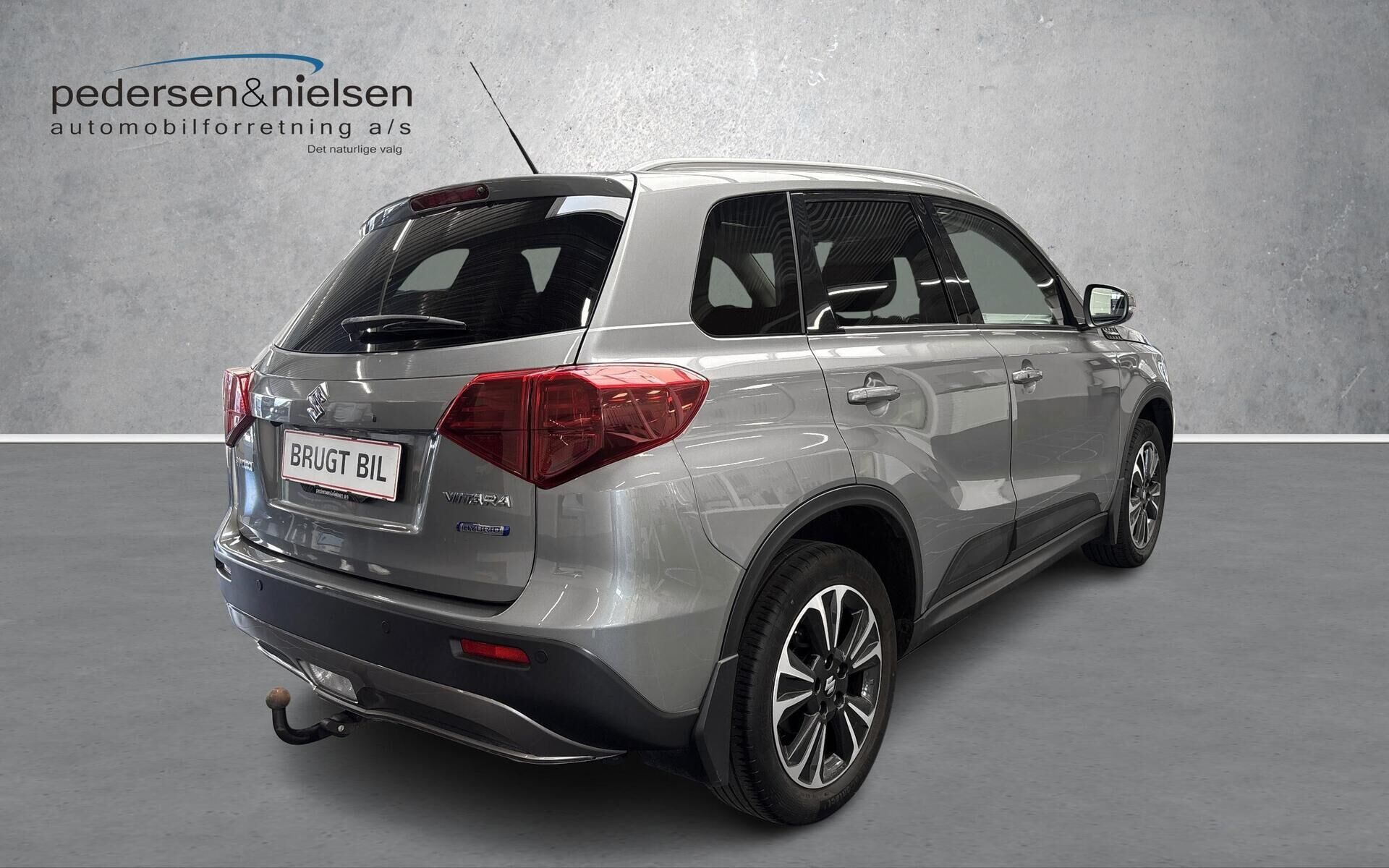 Grå Suzuki Vitara fra 2021
