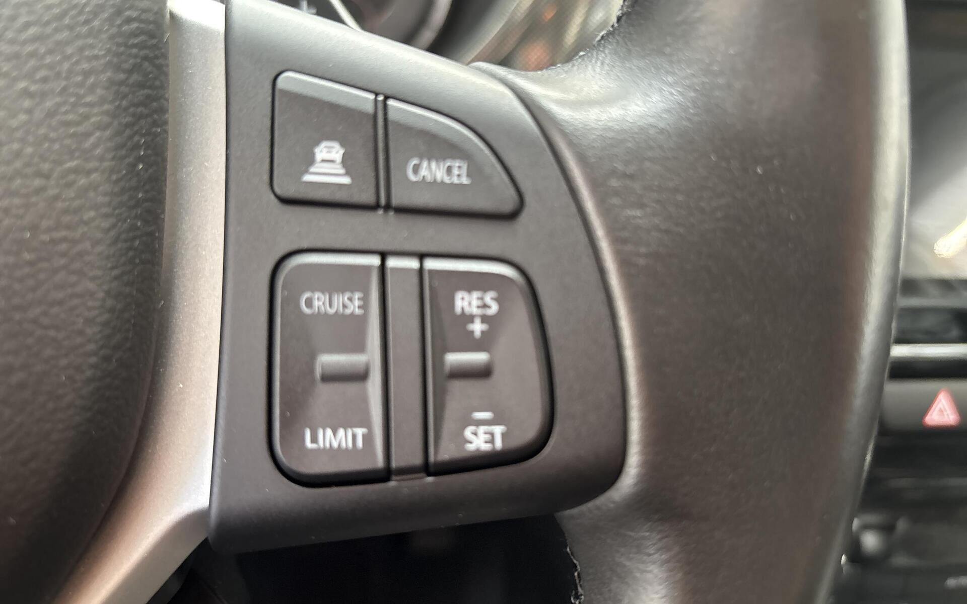 Grå Suzuki Vitara fra 2021
