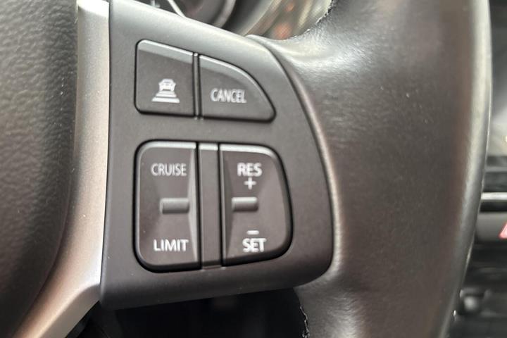 Grå Suzuki Vitara fra 2021