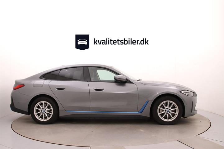 Grå BMW i4 fra 2022