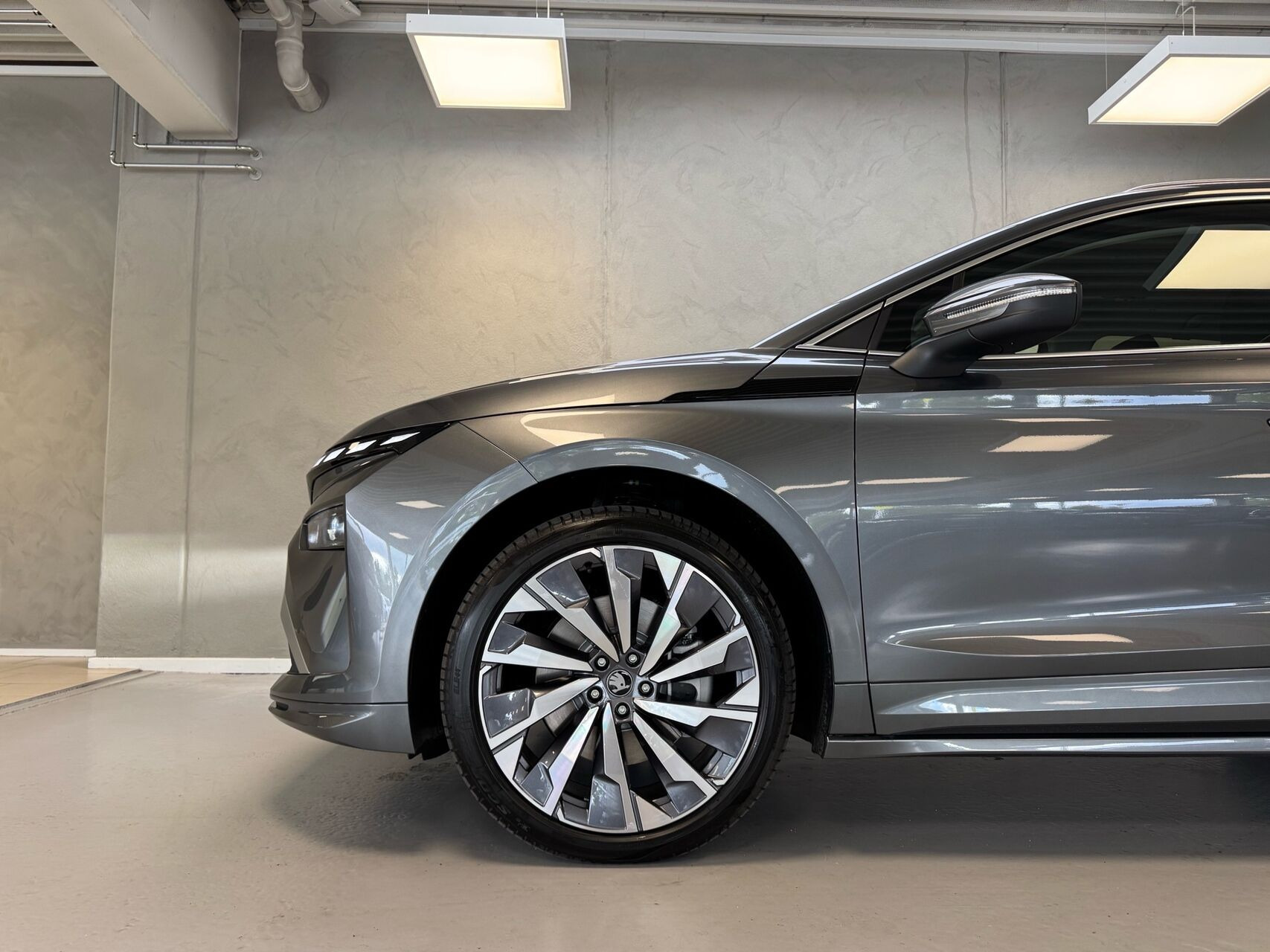 Grå Skoda Enyaq fra 2026