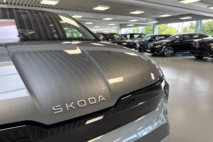 Grå Skoda Enyaq fra 2026