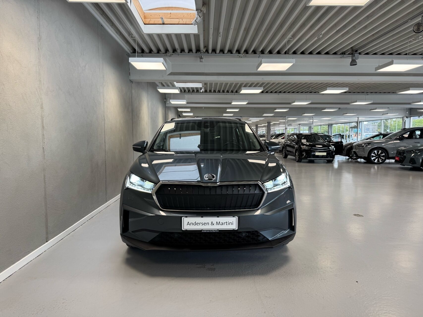 Grå Skoda Enyaq fra 2021