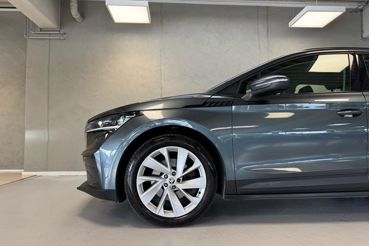 Grå Skoda Enyaq fra 2021