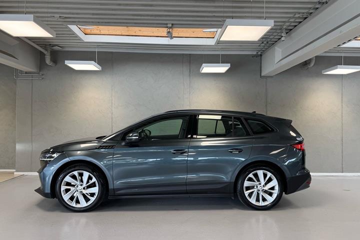 Grå Skoda Enyaq fra 2021