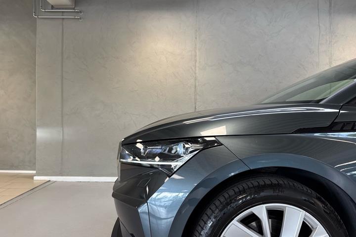 Grå Skoda Enyaq fra 2021