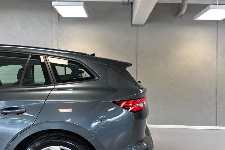 Grå Skoda Enyaq fra 2021