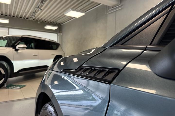 Grå Skoda Enyaq fra 2021