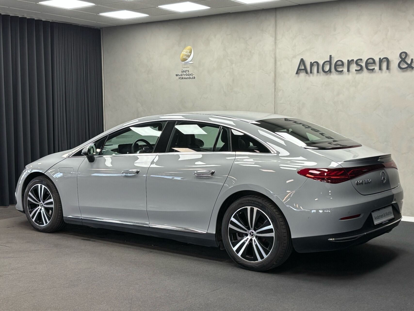 Grå Mercedes EQE 350+ fra 2023