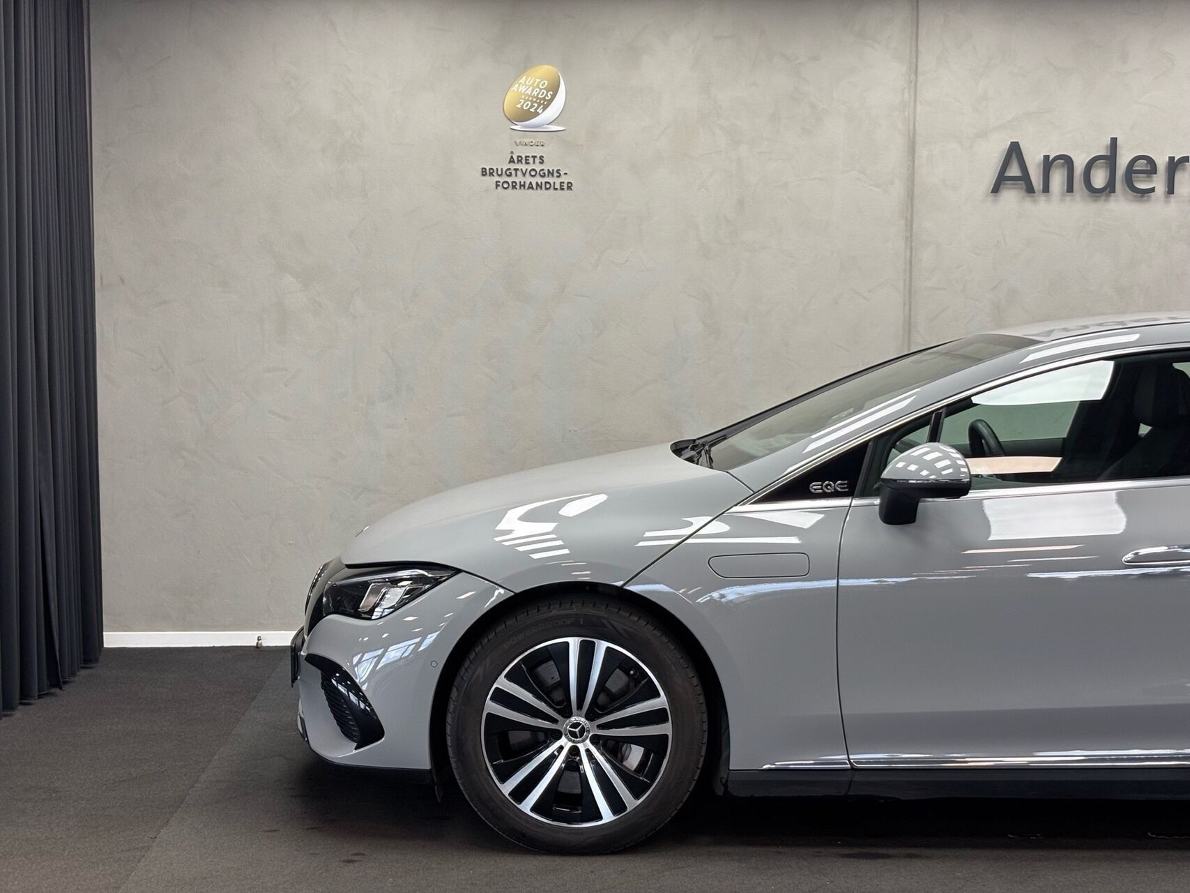 Grå Mercedes EQE 350+ fra 2023