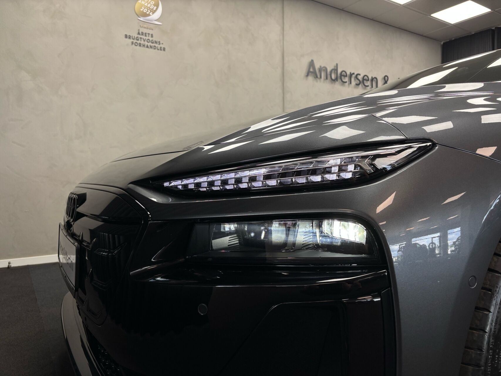 Grå Audi A6 fra 2026