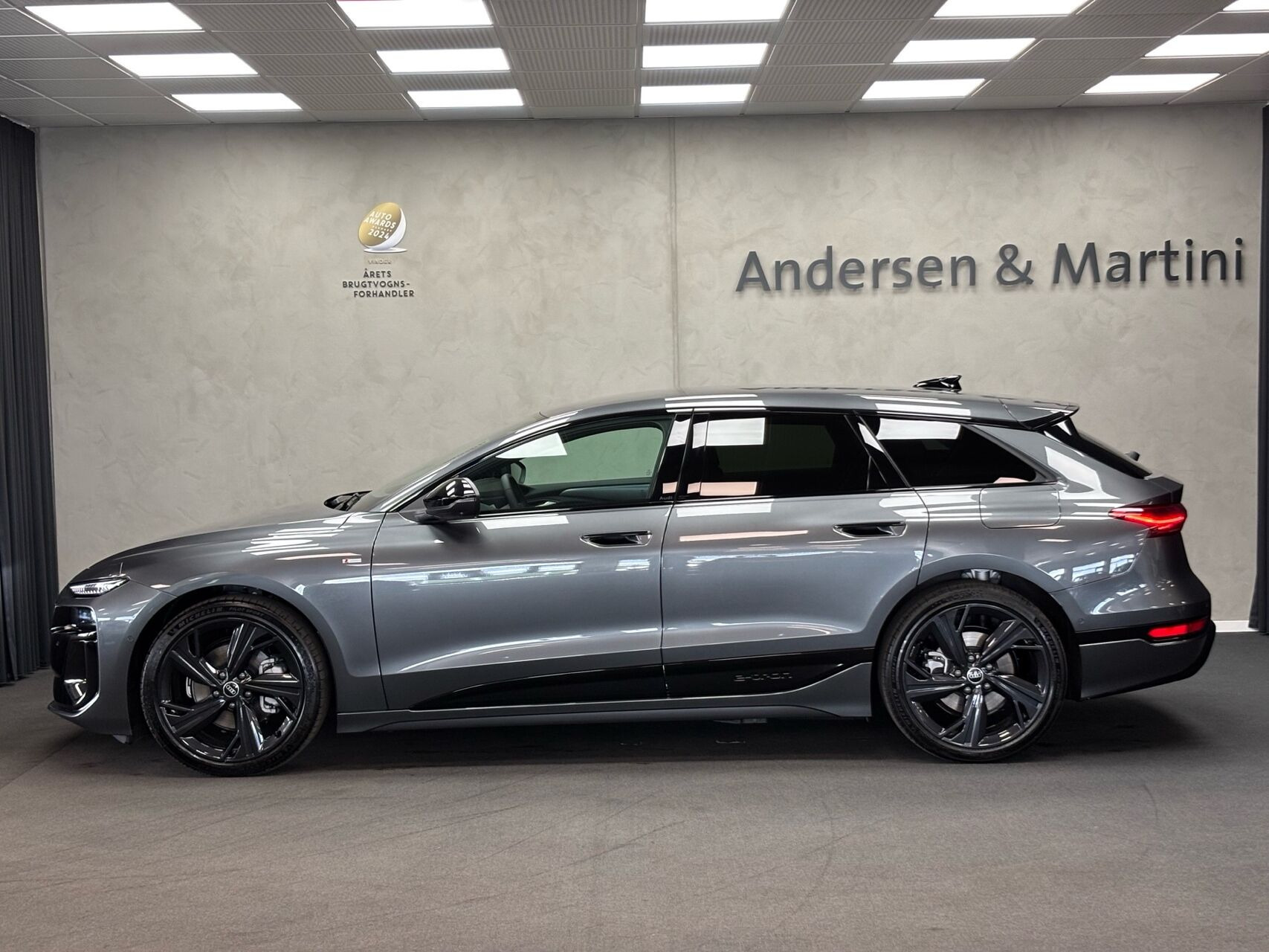 Grå Audi A6 fra 2026