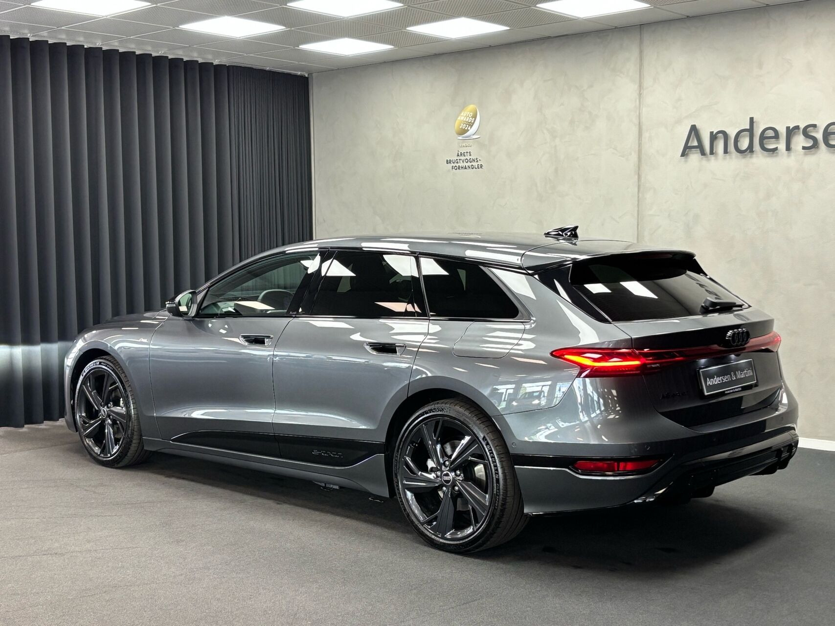Grå Audi A6 fra 2026