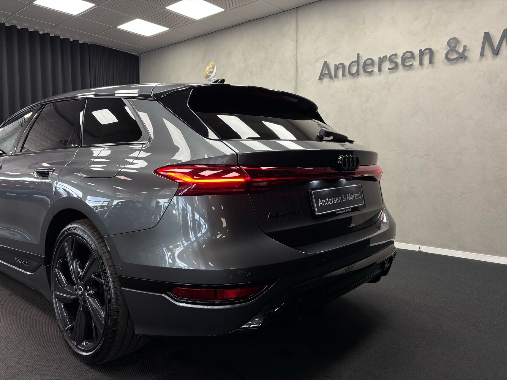 Grå Audi A6 fra 2026