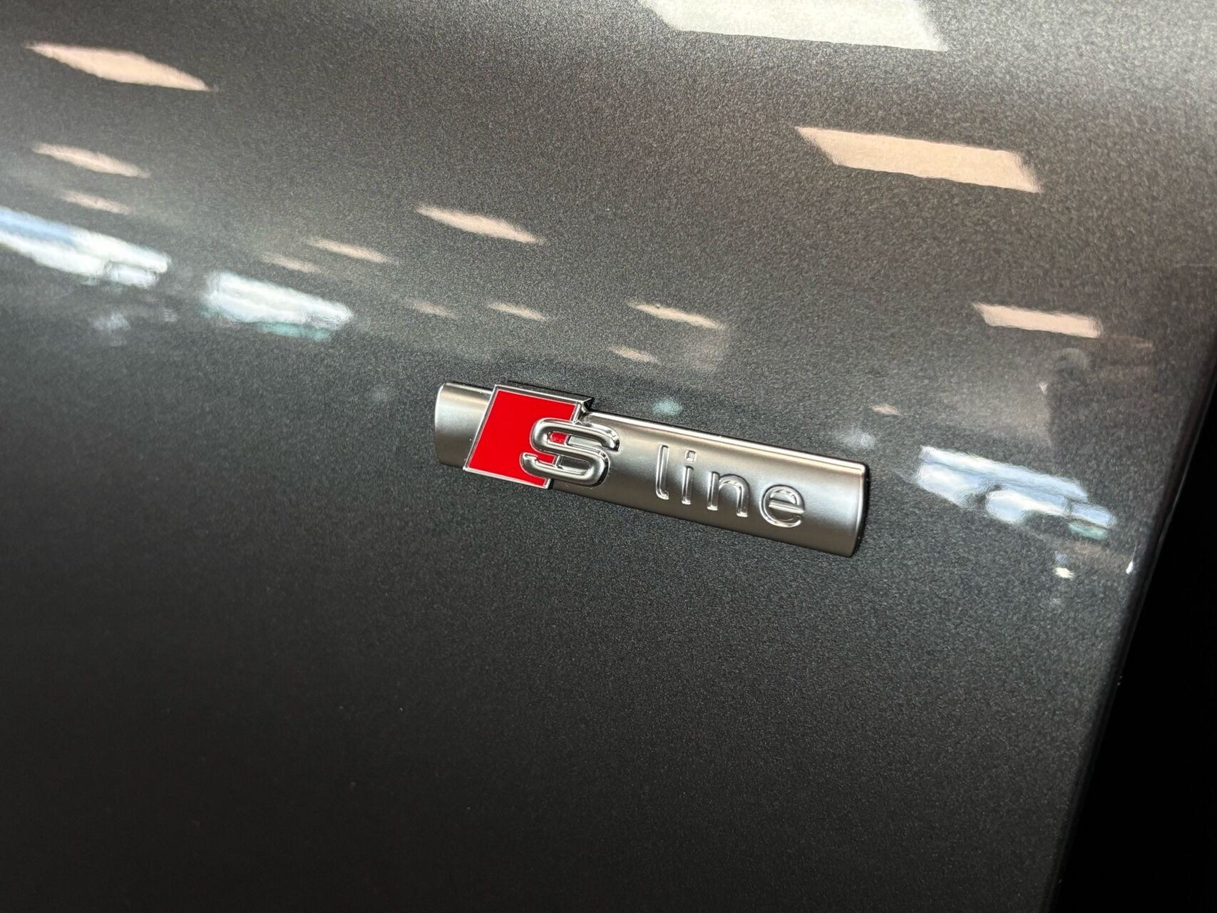 Grå Audi A6 fra 2026