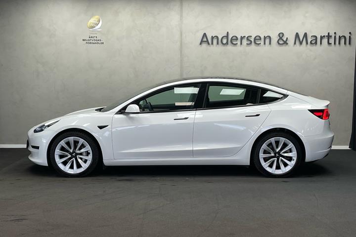Hvid Tesla Model 3 fra 2022