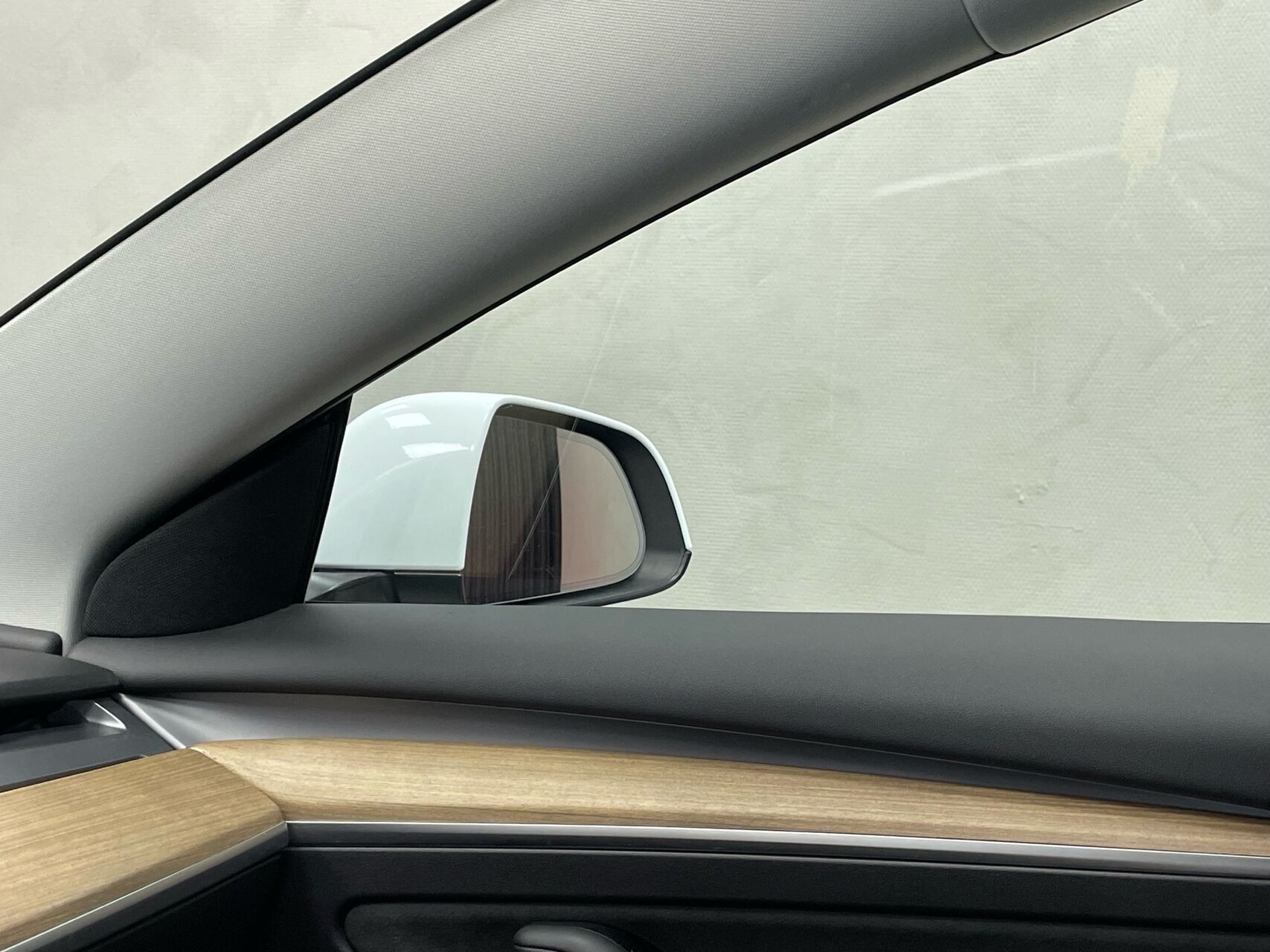 Hvid Tesla Model 3 fra 2022