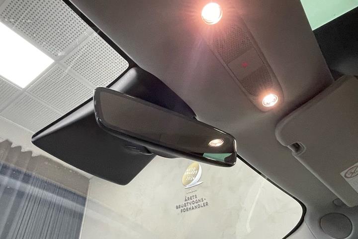 Hvid Tesla Model 3 fra 2022