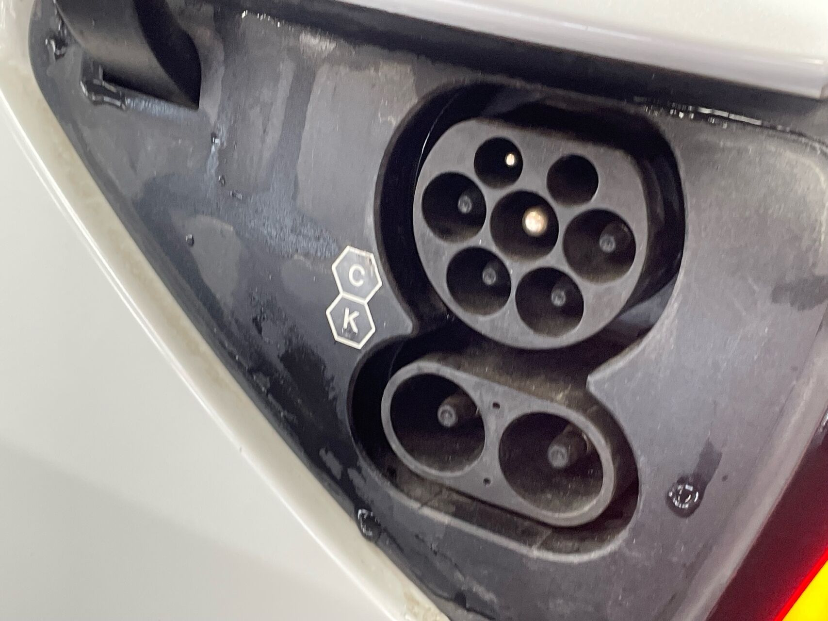 Hvid Tesla Model 3 fra 2022