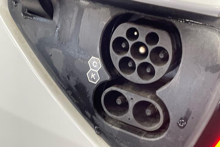 Hvid Tesla Model 3 fra 2022
