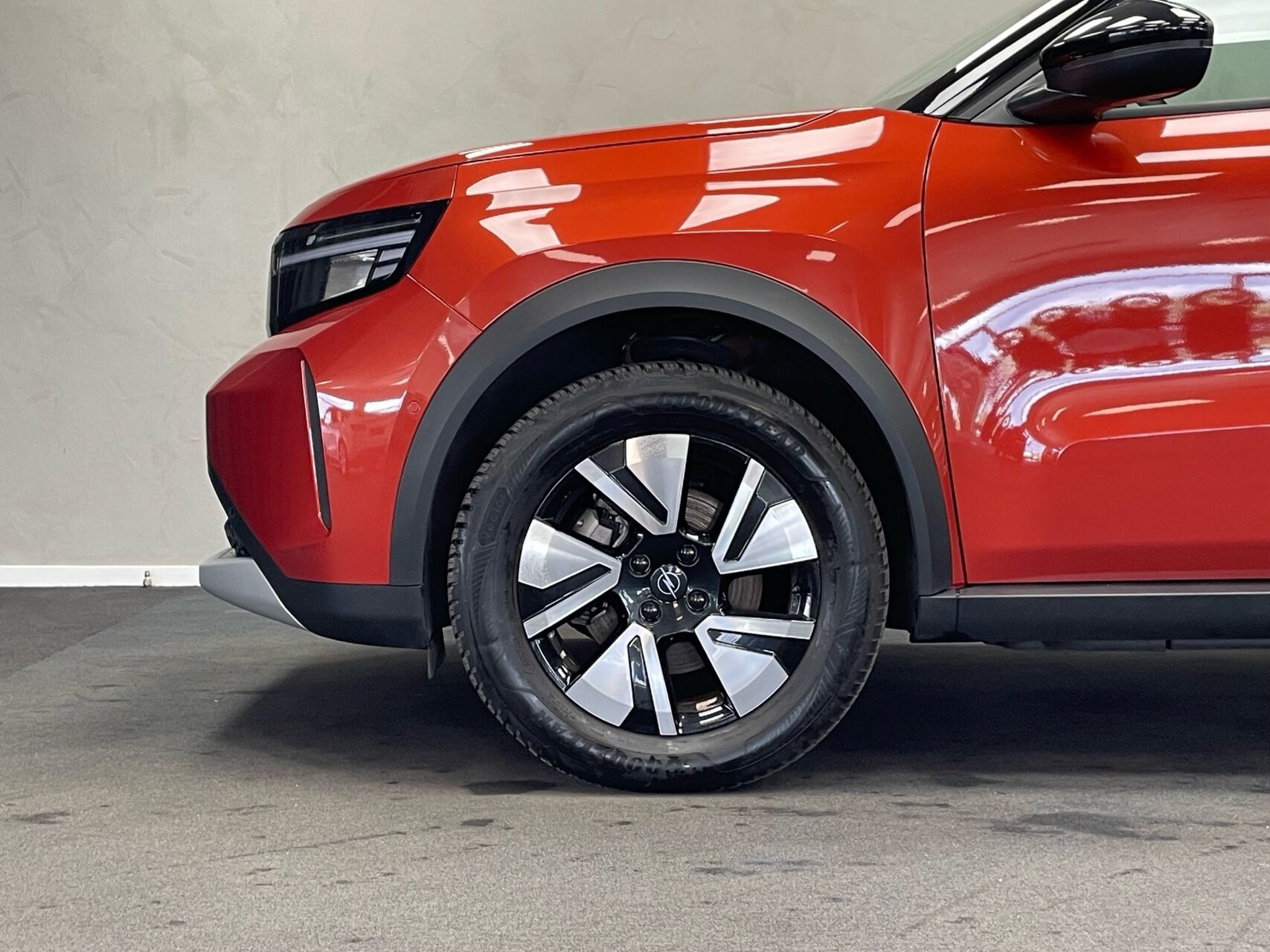 Orange Opel Frontera fra 2025