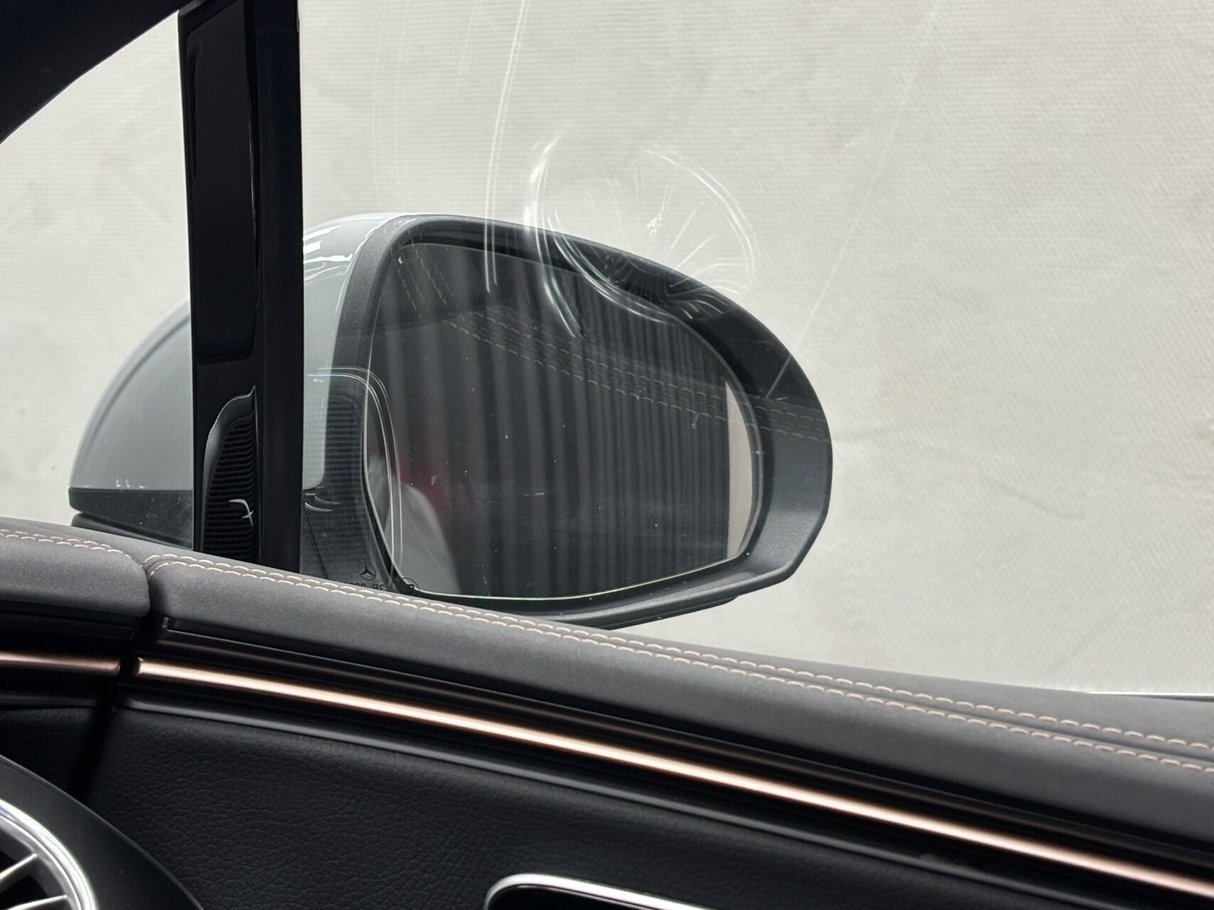 Grå Mercedes EQE 350+ fra 2023