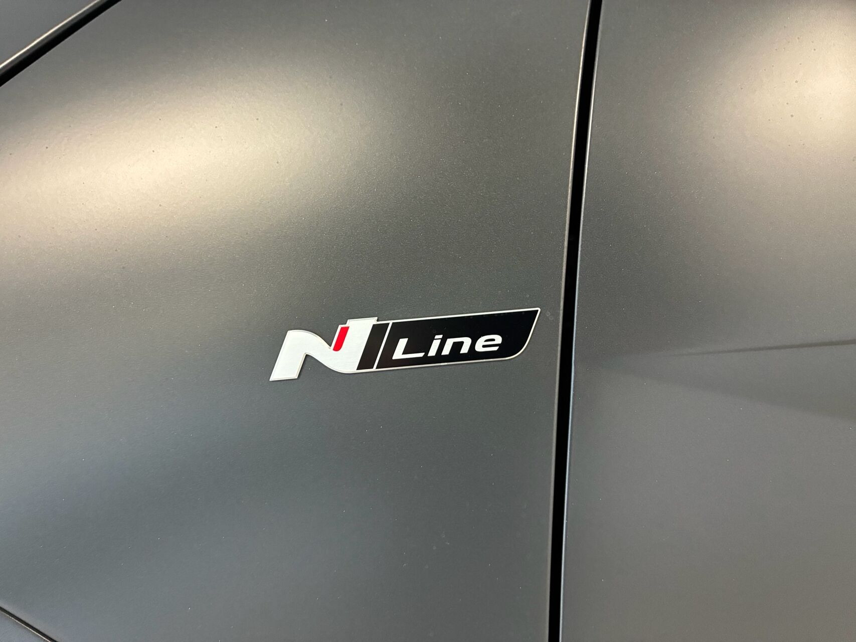 Grå Hyundai Ioniq 5 fra 2025