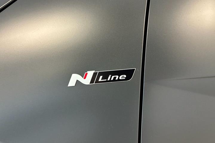 Grå Hyundai Ioniq 5 fra 2025