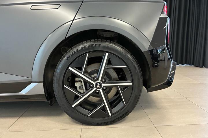 Grå Hyundai Ioniq 5 fra 2025