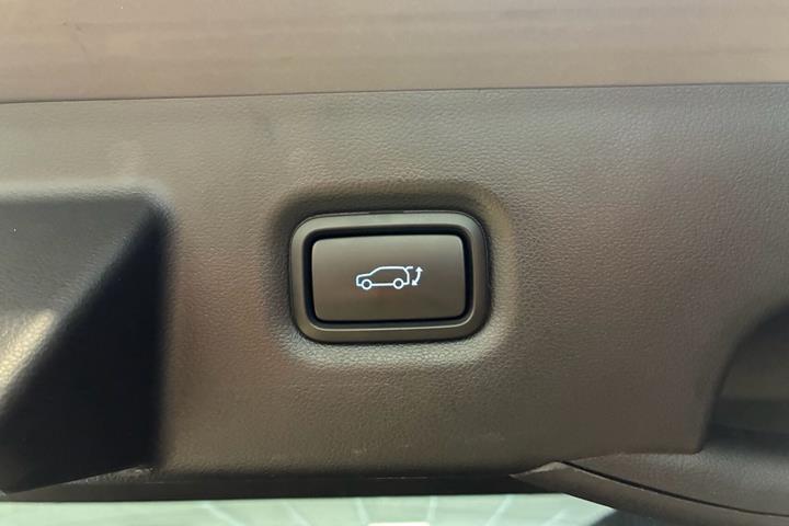 Grå Hyundai Ioniq 5 fra 2025