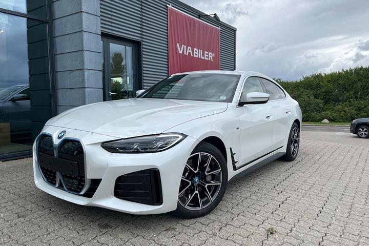 Hvid BMW i4 fra 2023