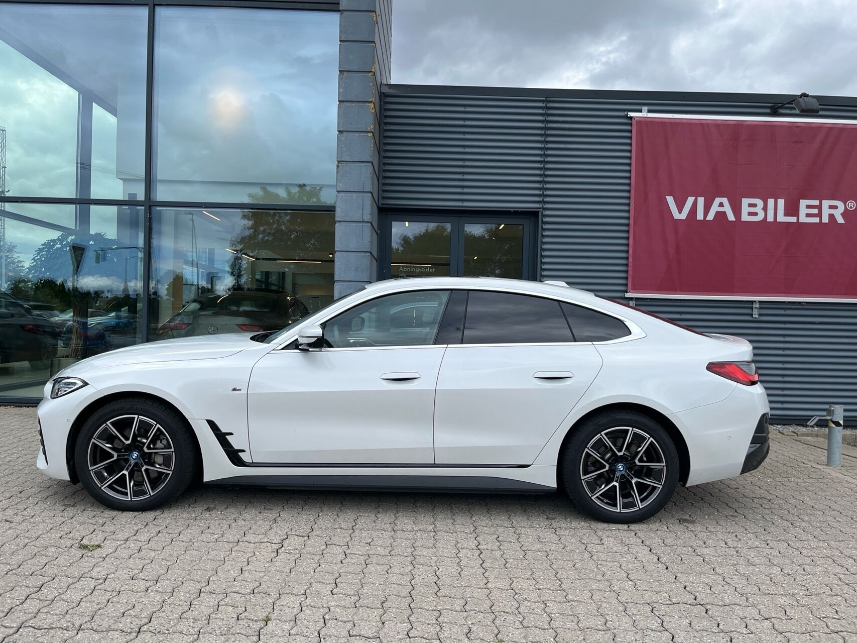 Hvid BMW i4 fra 2023