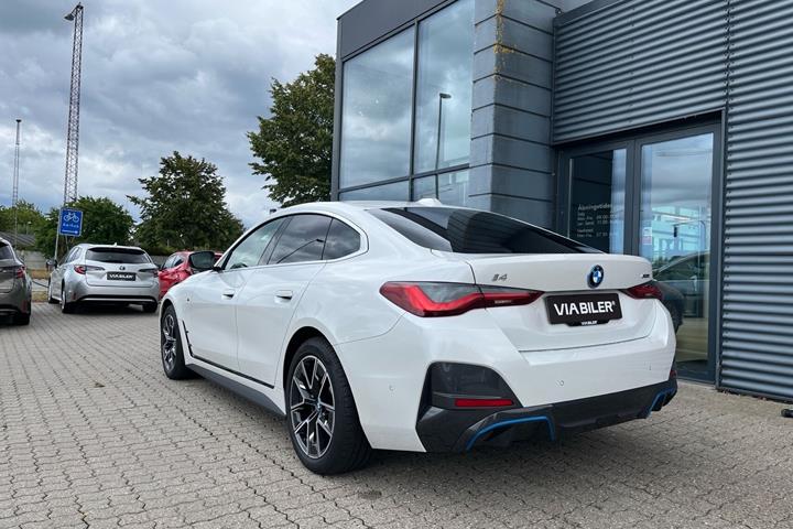 Hvid BMW i4 fra 2023