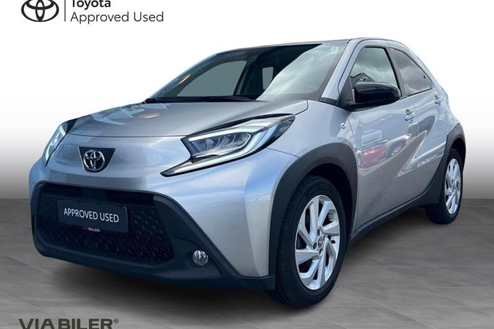 Sølv Toyota Aygo X fra 2023 set udefra