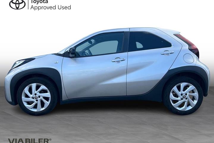 Sølv Toyota Aygo X fra 2023
