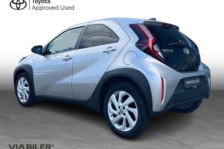 Sølv Toyota Aygo X fra 2023