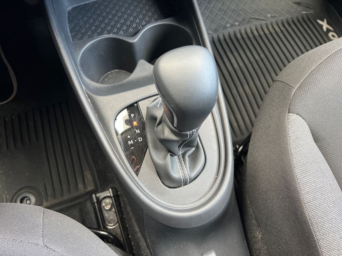 Sølv Toyota Aygo X fra 2023
