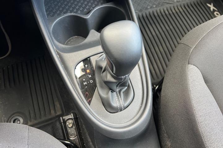 Sølv Toyota Aygo X fra 2023