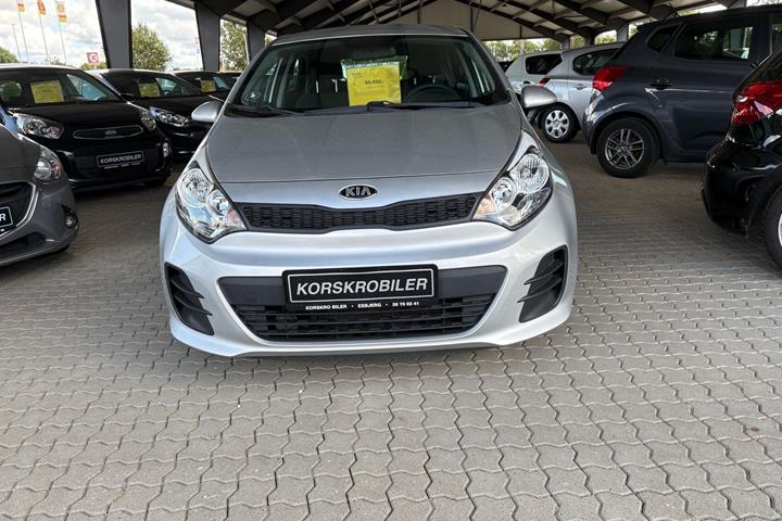 Sølv Kia Rio fra 2015