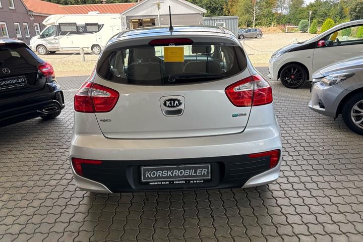 Sølv Kia Rio fra 2015