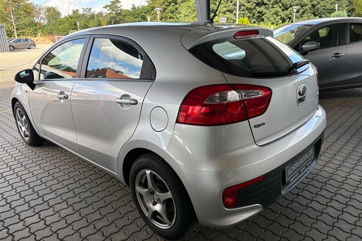 Sølv Kia Rio fra 2015
