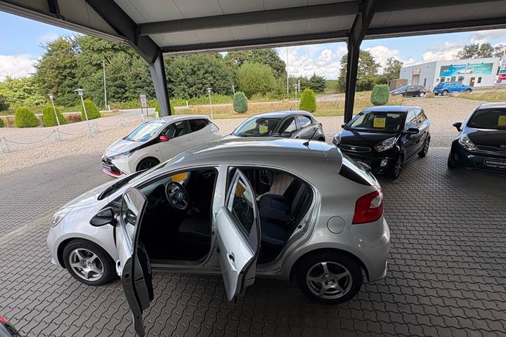 Sølv Kia Rio fra 2015