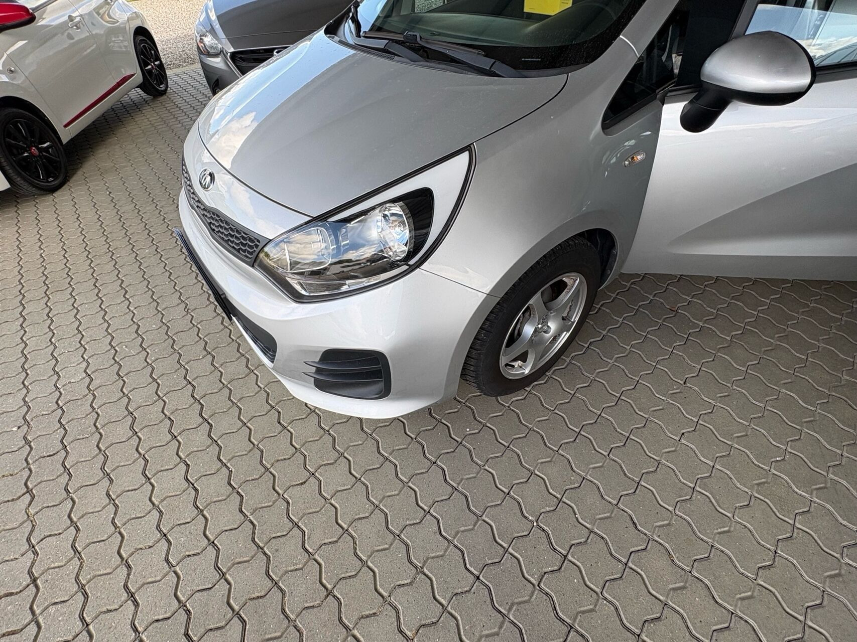 Sølv Kia Rio fra 2015