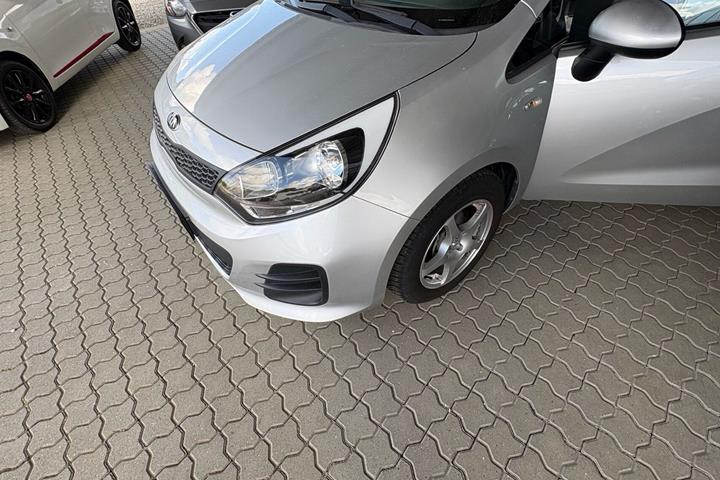 Sølv Kia Rio fra 2015