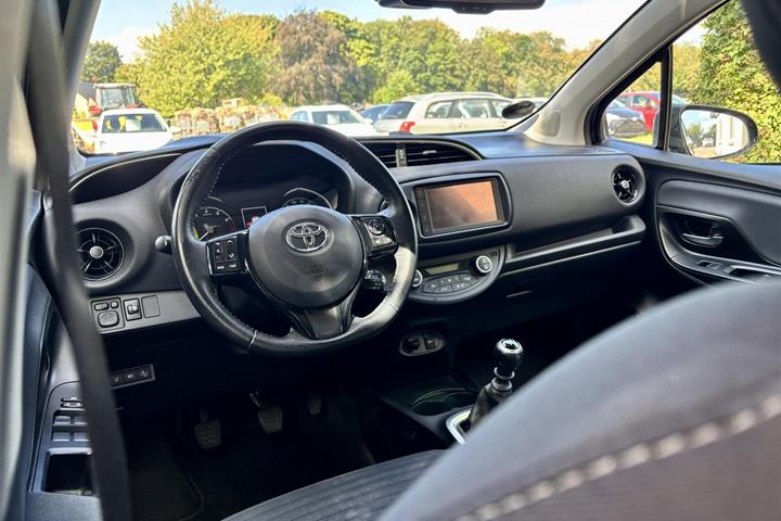 Sort Toyota Yaris fra 2019